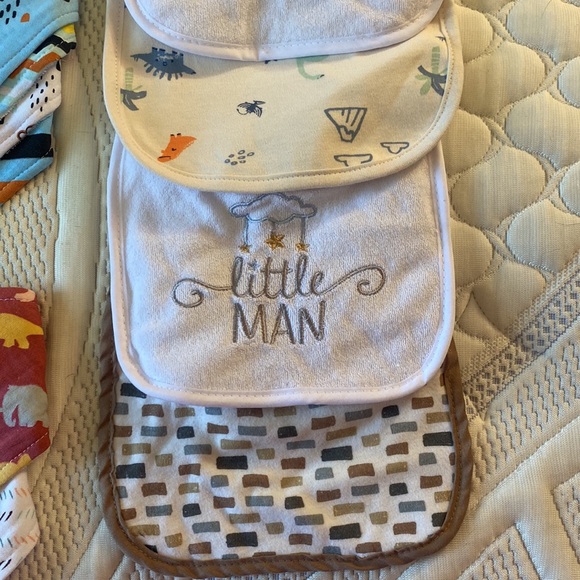 Baby Bibs, Socks, and outfit 0-3M - Picture 8 of 12